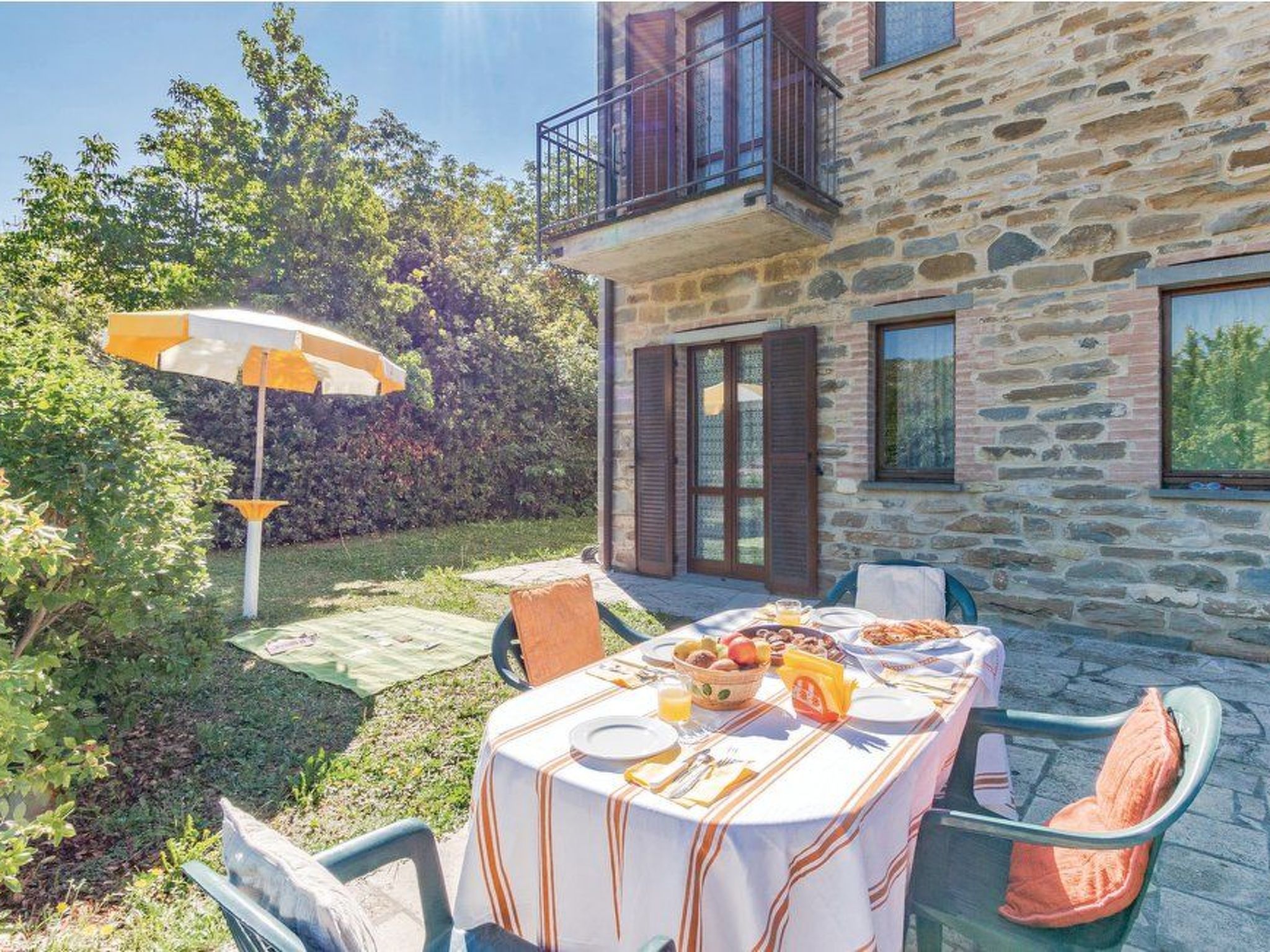 Unterkunft in einer Höhle mit Whirlpool-Binnen