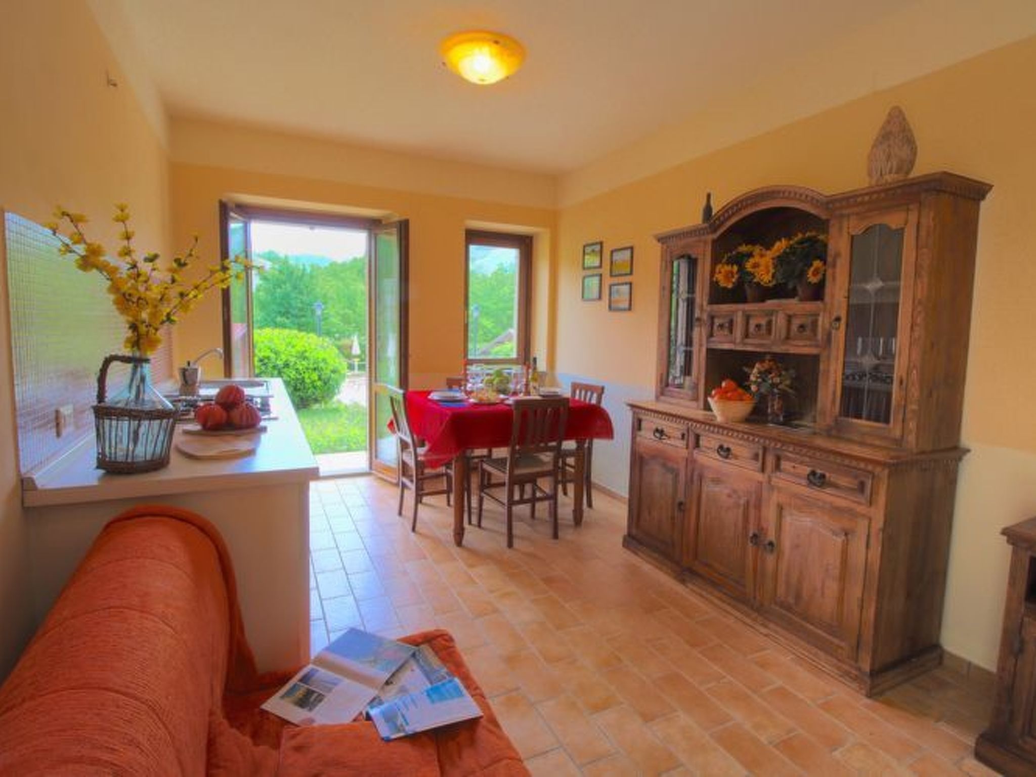 Unterkunft in einer Höhle mit Whirlpool-Binnen