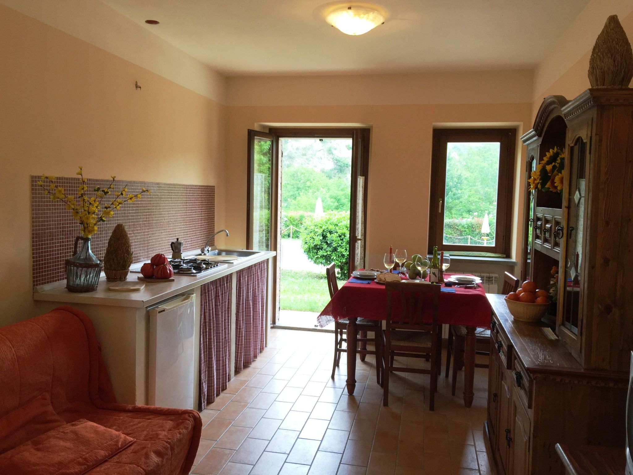 Unterkunft in einer Höhle mit Whirlpool-Binnen