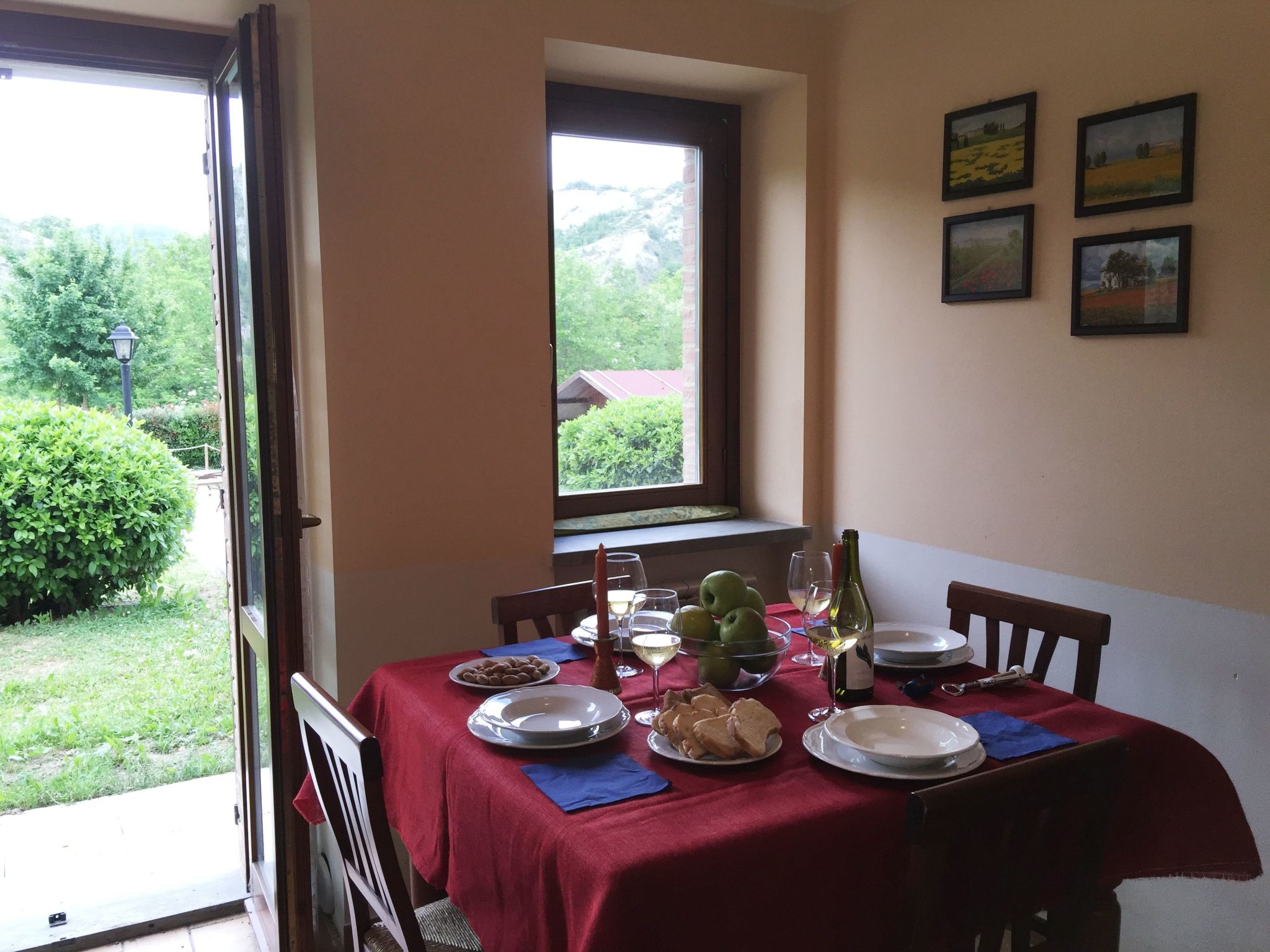 Unterkunft in einer Höhle mit Whirlpool-Binnen