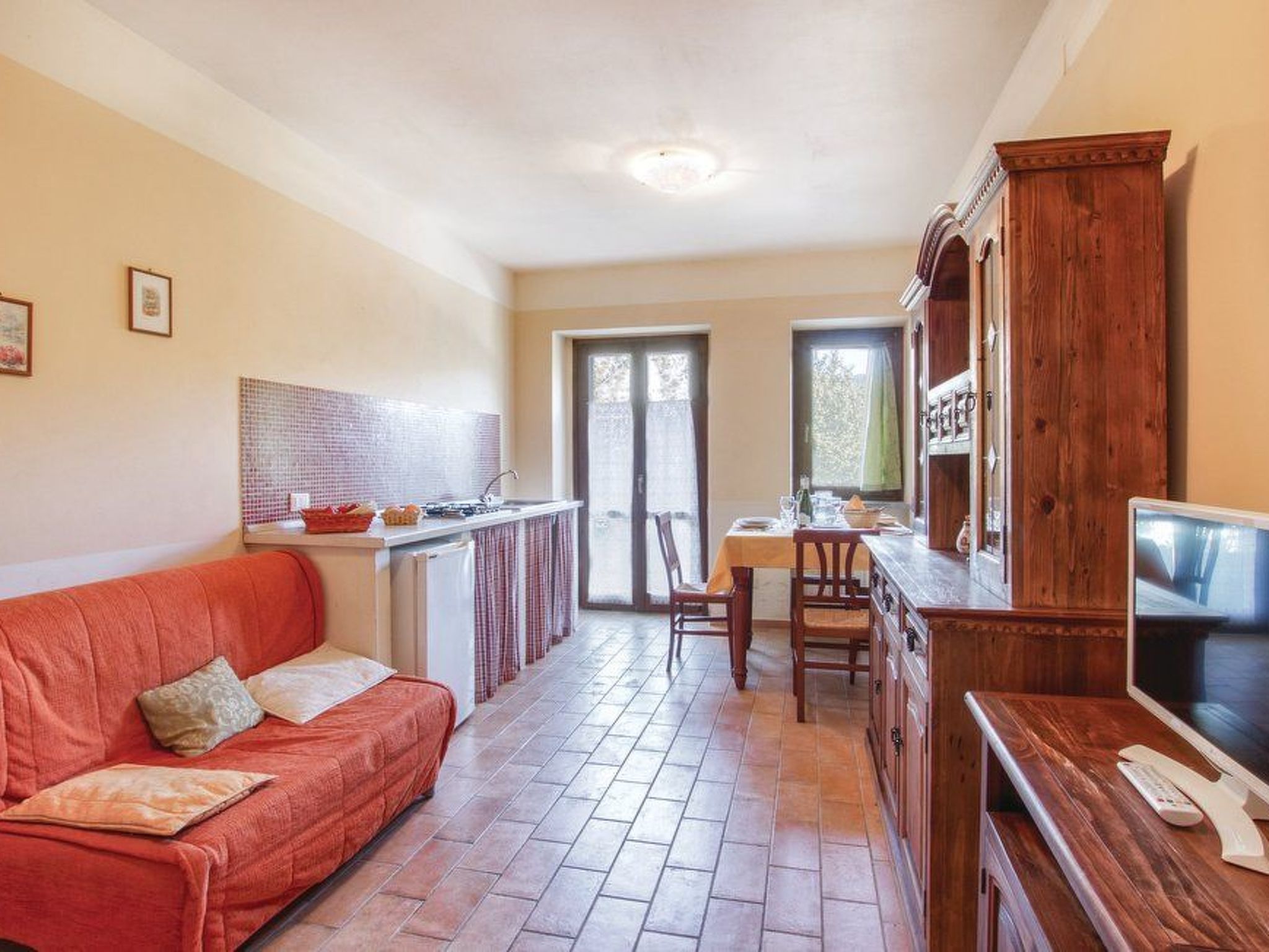 Unterkunft in einer Höhle mit Whirlpool-Binnen