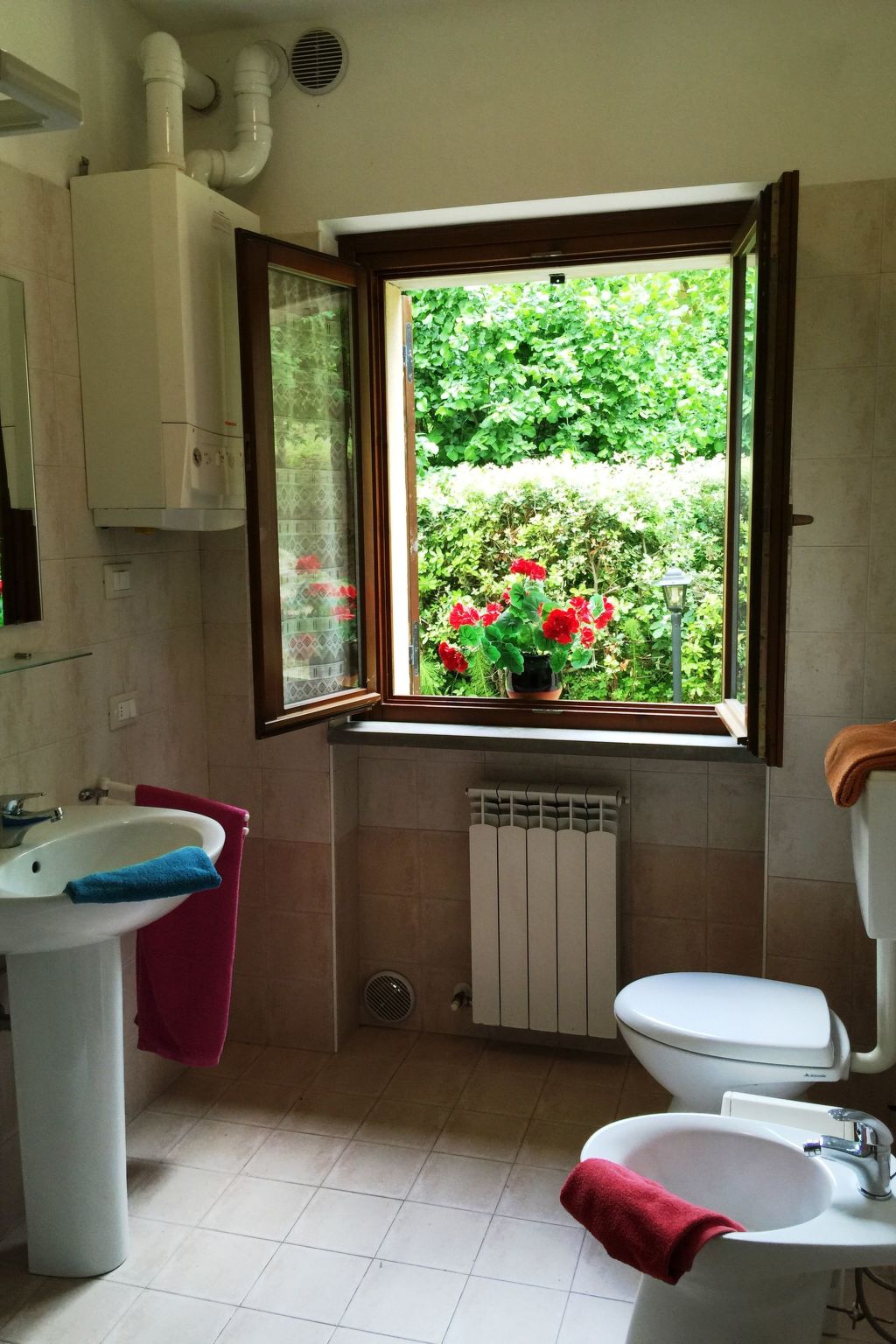 Unterkunft in einer Höhle mit Whirlpool-Binnen