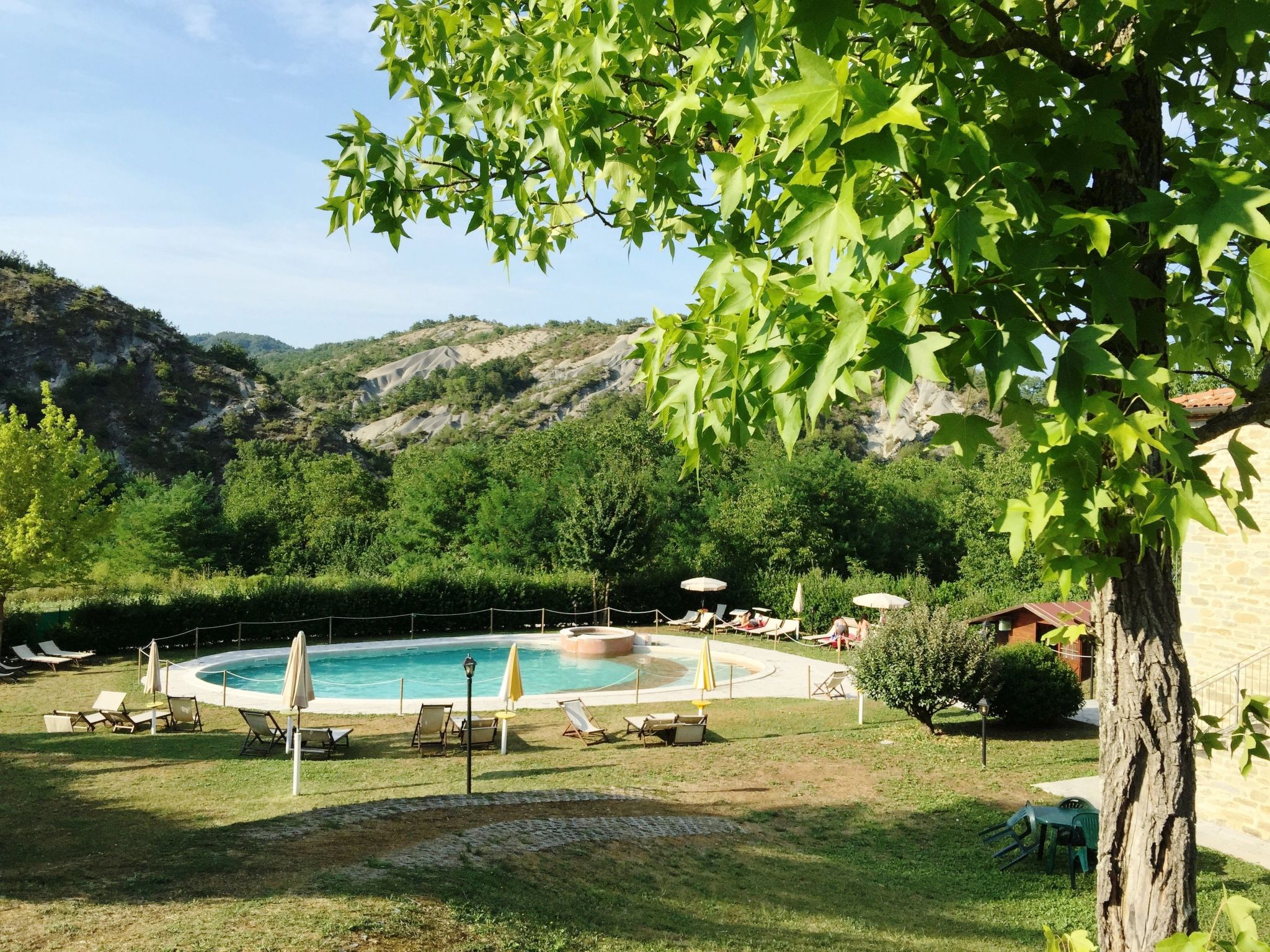 Unterkunft in einer Höhle mit Whirlpool-Binnen