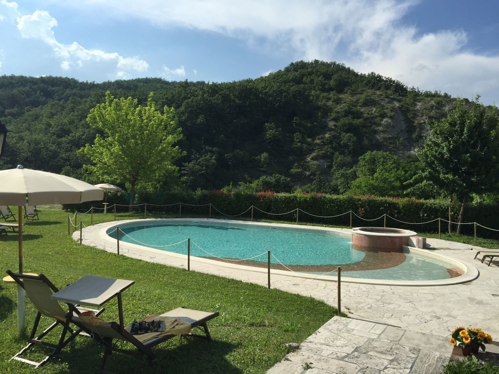 Unterkunft in einer Höhle mit Whirlpool-Binnen