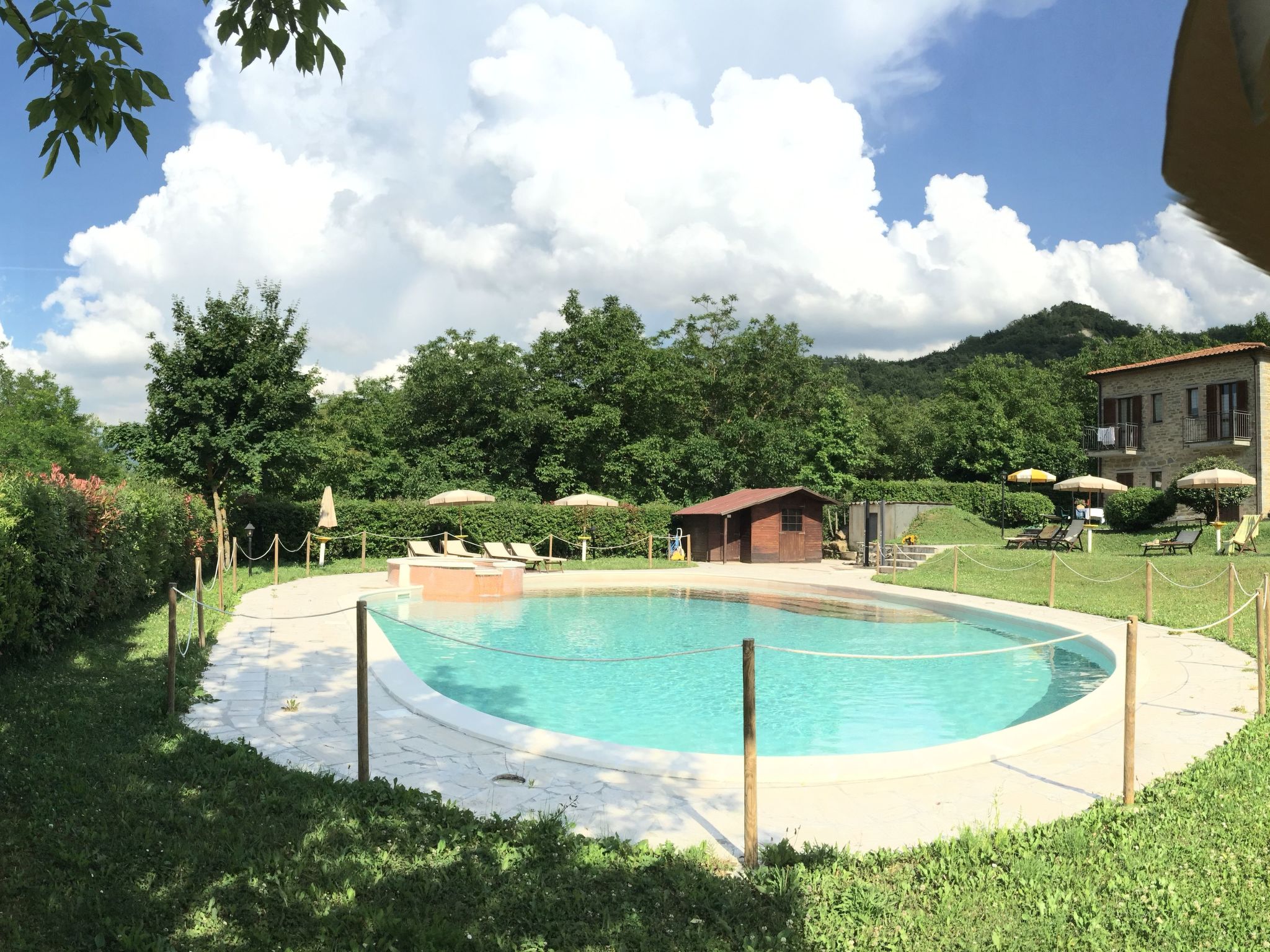 Unterkunft in einer Höhle mit Whirlpool-Binnen