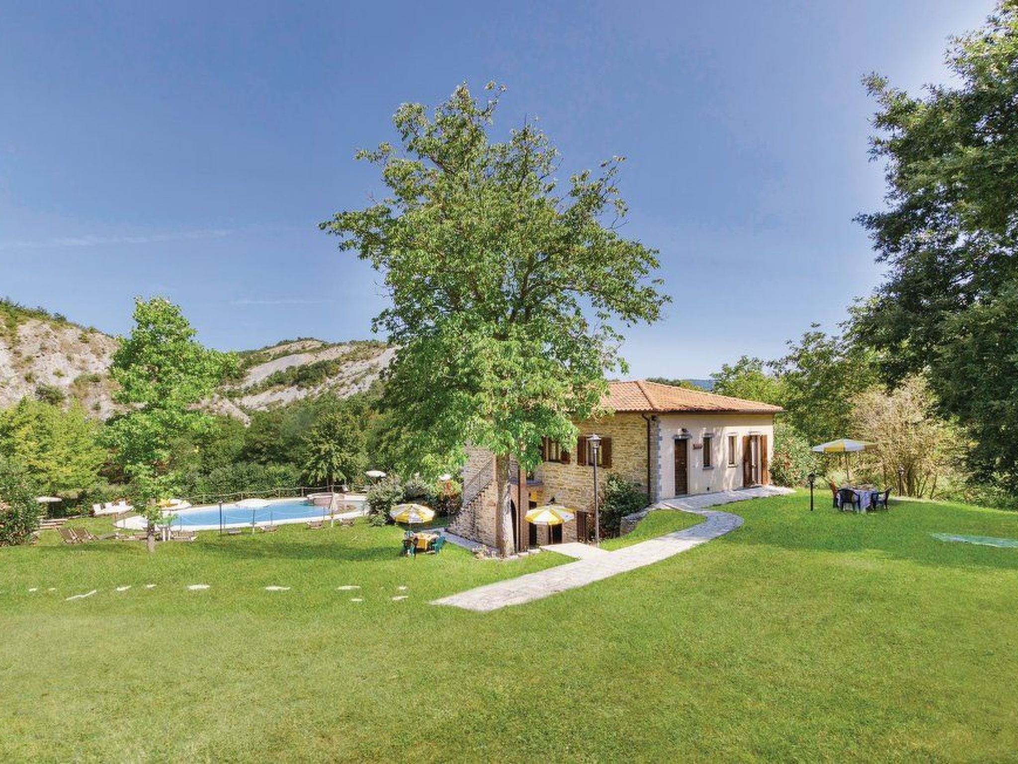 Unterkunft in einer Höhle mit Whirlpool-Binnen