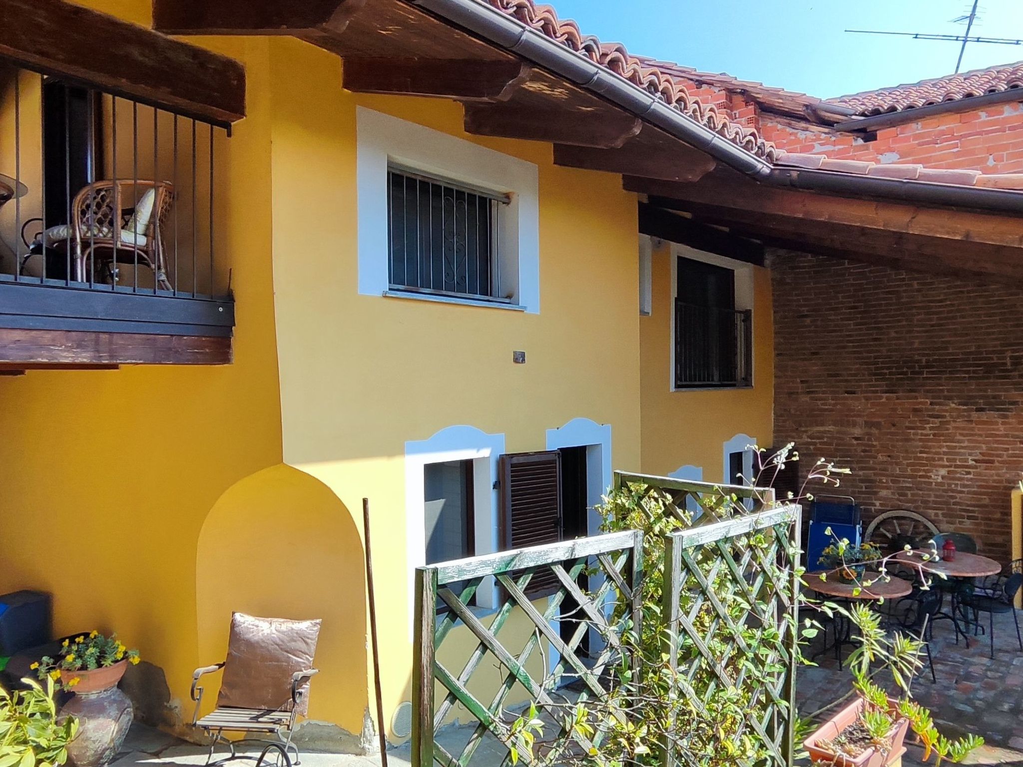 Wohnung in Brusasco mit Garten, Terrasse und Grill-Binnen