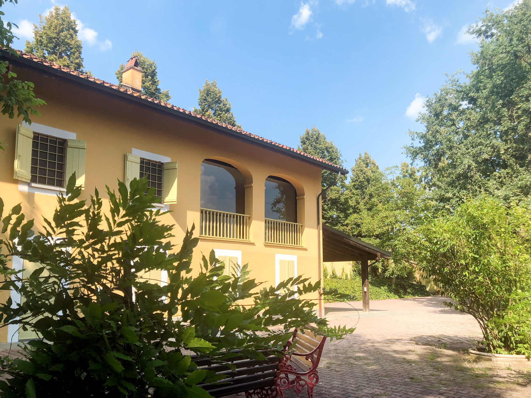 Ferienhaus mit umzäuntem Garten in Ferrere (Italien) und 1 Hund erlaubt