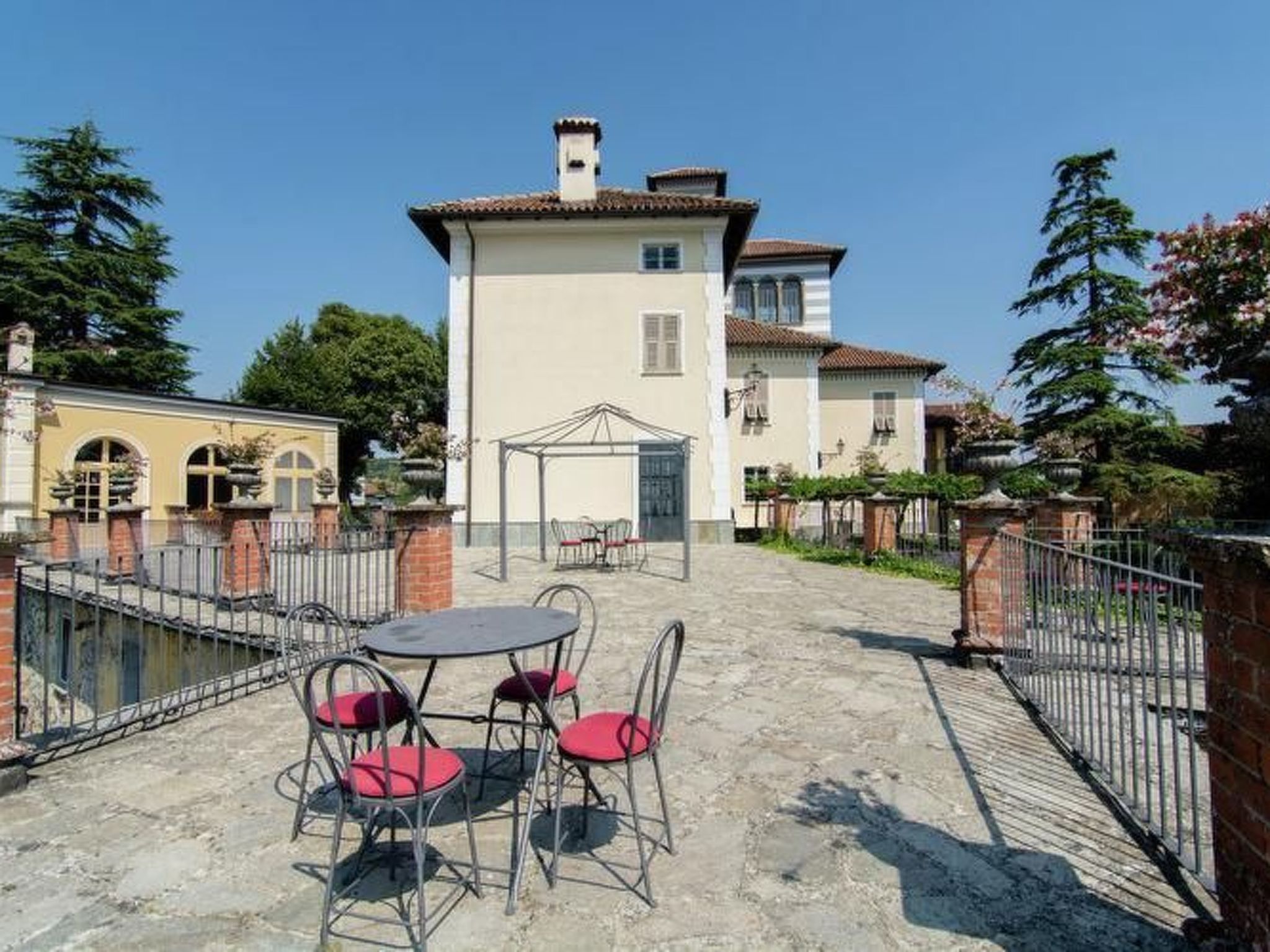 Wohnung mit Schwimmbad-Image-tags.info