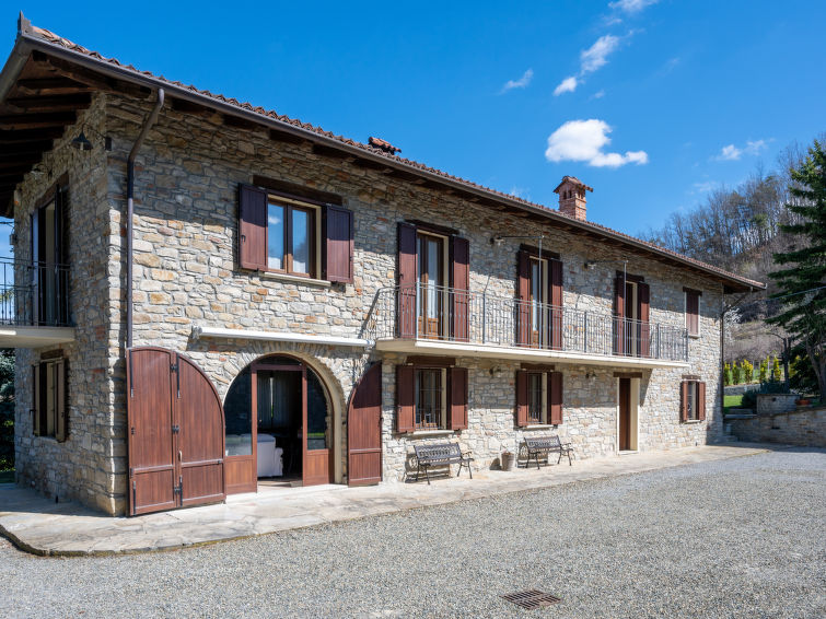 Vakantiehuis Castellaio in Vesime met privézwembad en open haard