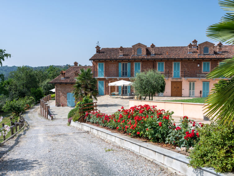 Search and Stay Destinations. Holidays Rentals in Novi, Provincia di Cuneo - Piemonte - Italy