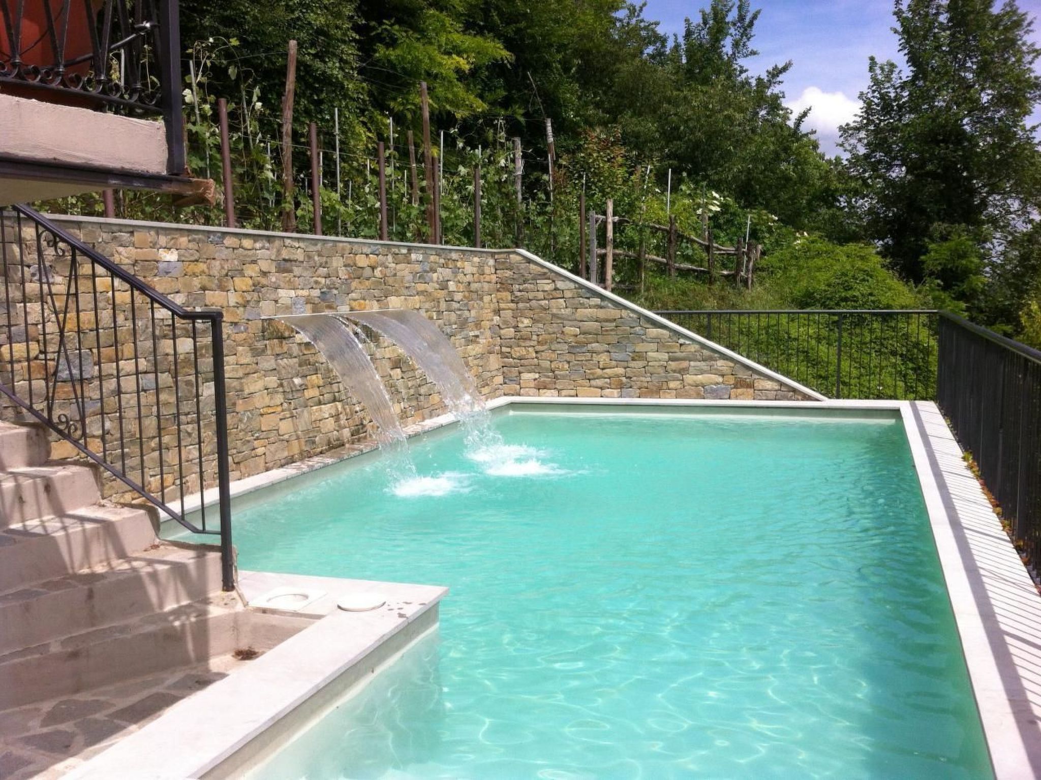 In Verduno mit Gemeinschaftspool-Buiten