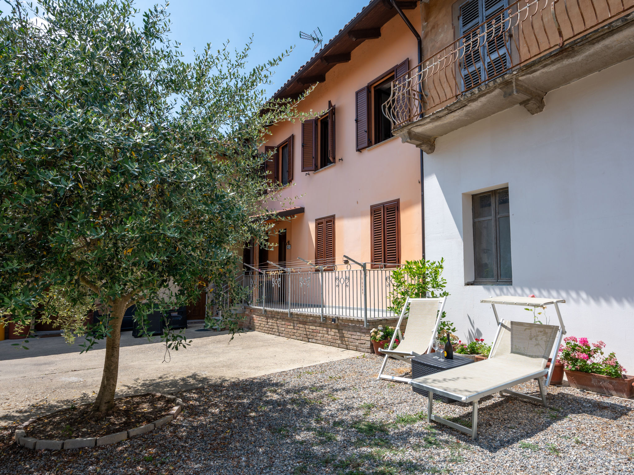 Il Borghetto-Outside