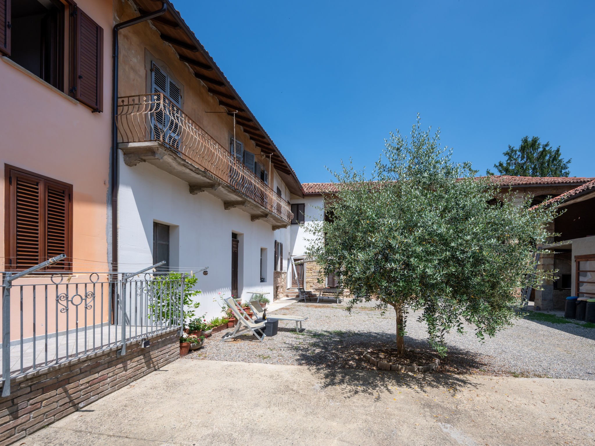 Il Borghetto-Outside
