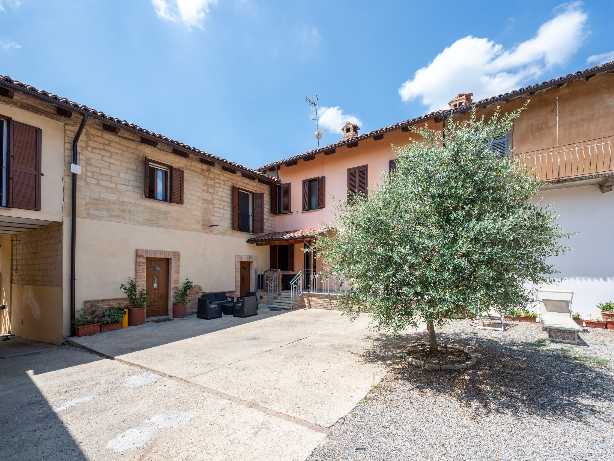 Il Borghetto-Outside