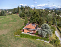 Pinetina: Ruim vakantiehuis voor 8 in de heuvels van Bossolasco, Piemonte - thumbnail 2
