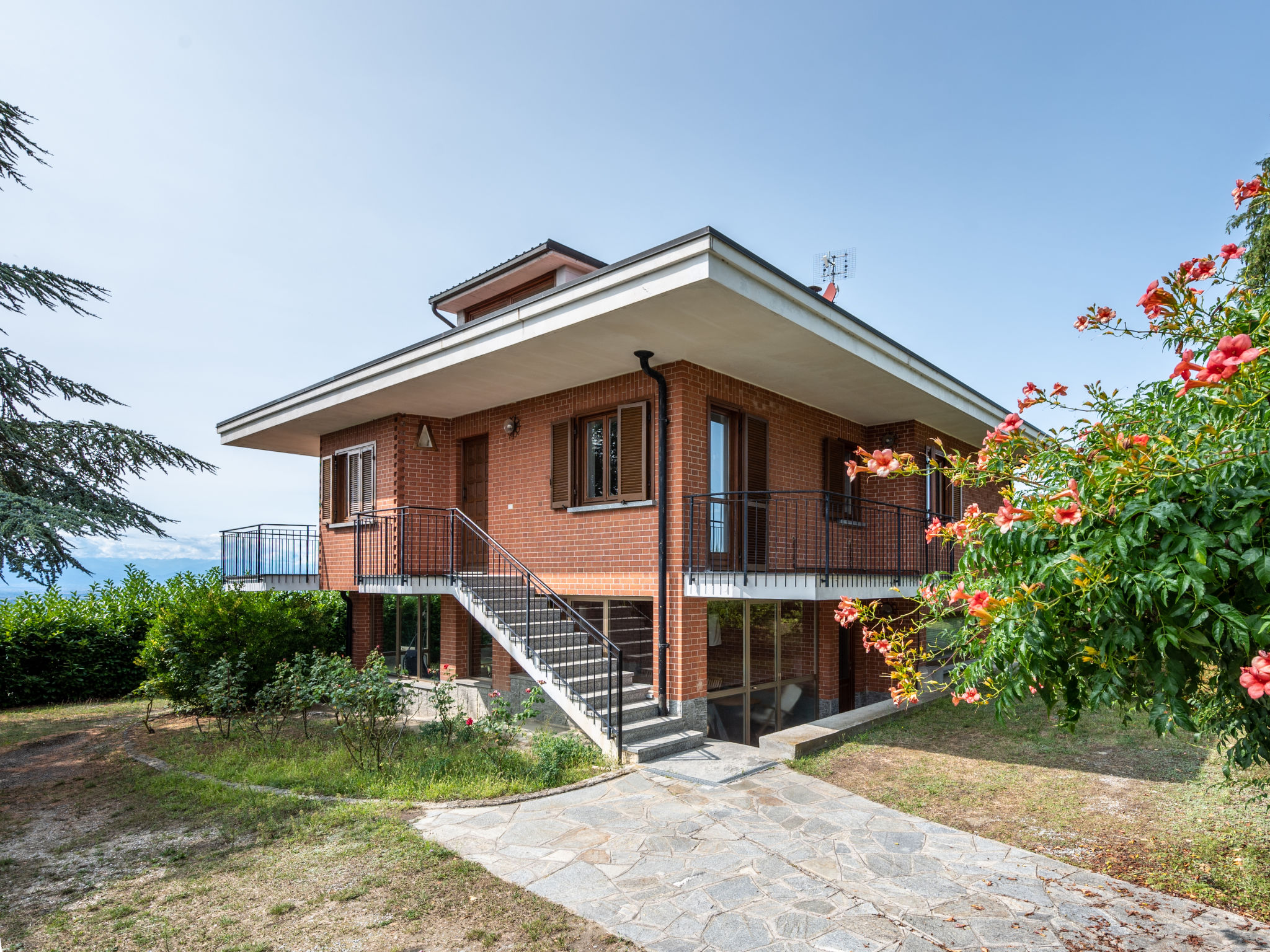 Ferienhaus mit umzäuntem Garten in Bossolasco (Italien) und 1 Hund erlaubt