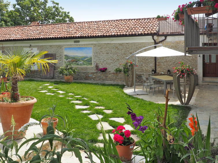 Search and Stay destination Province of Cuneo, Piedmont - Italy from AU$ 157. Livella (MZO100)