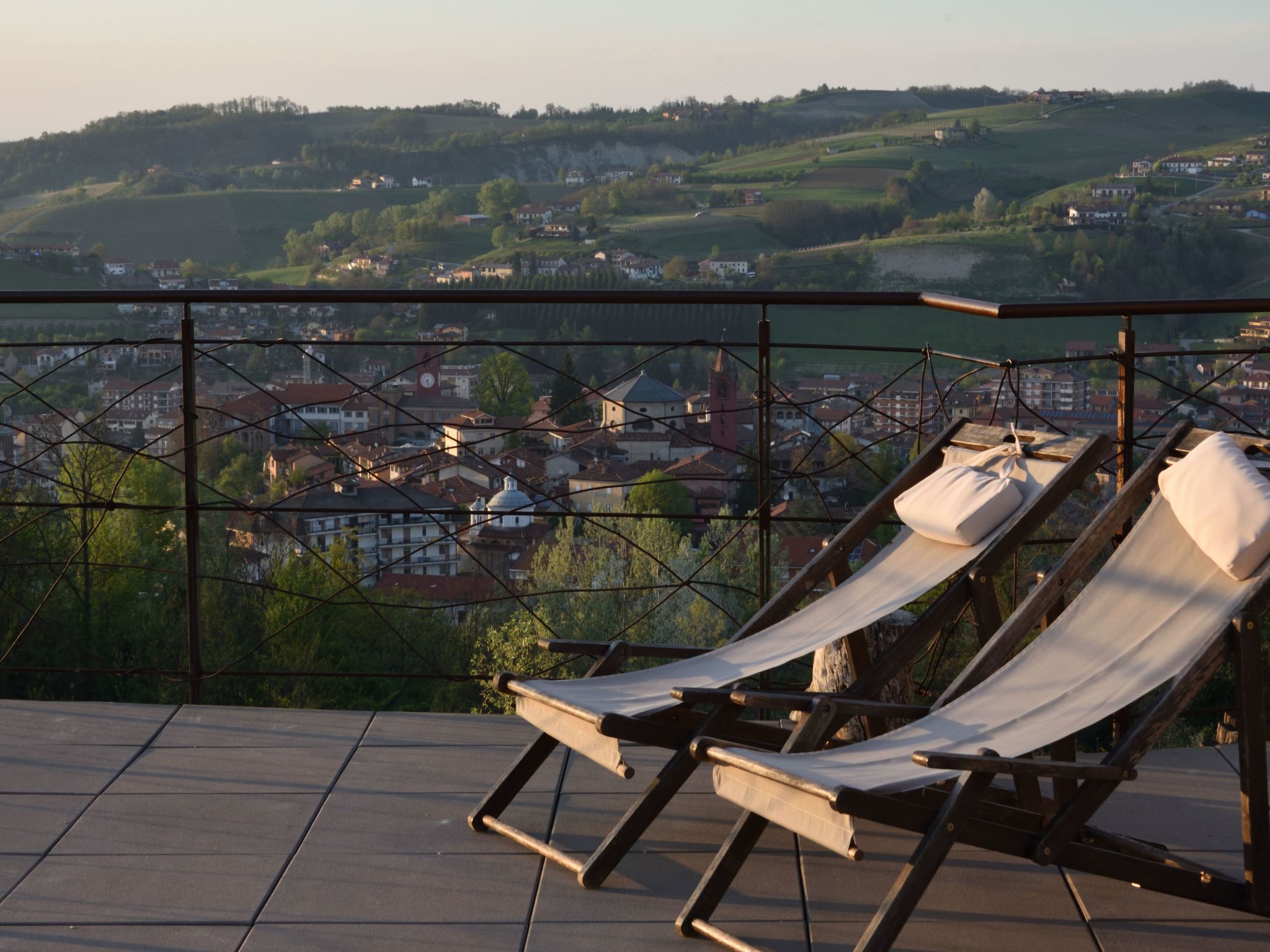 Miniloft-Siedlung mit Schwimmbad-Image-tags.info