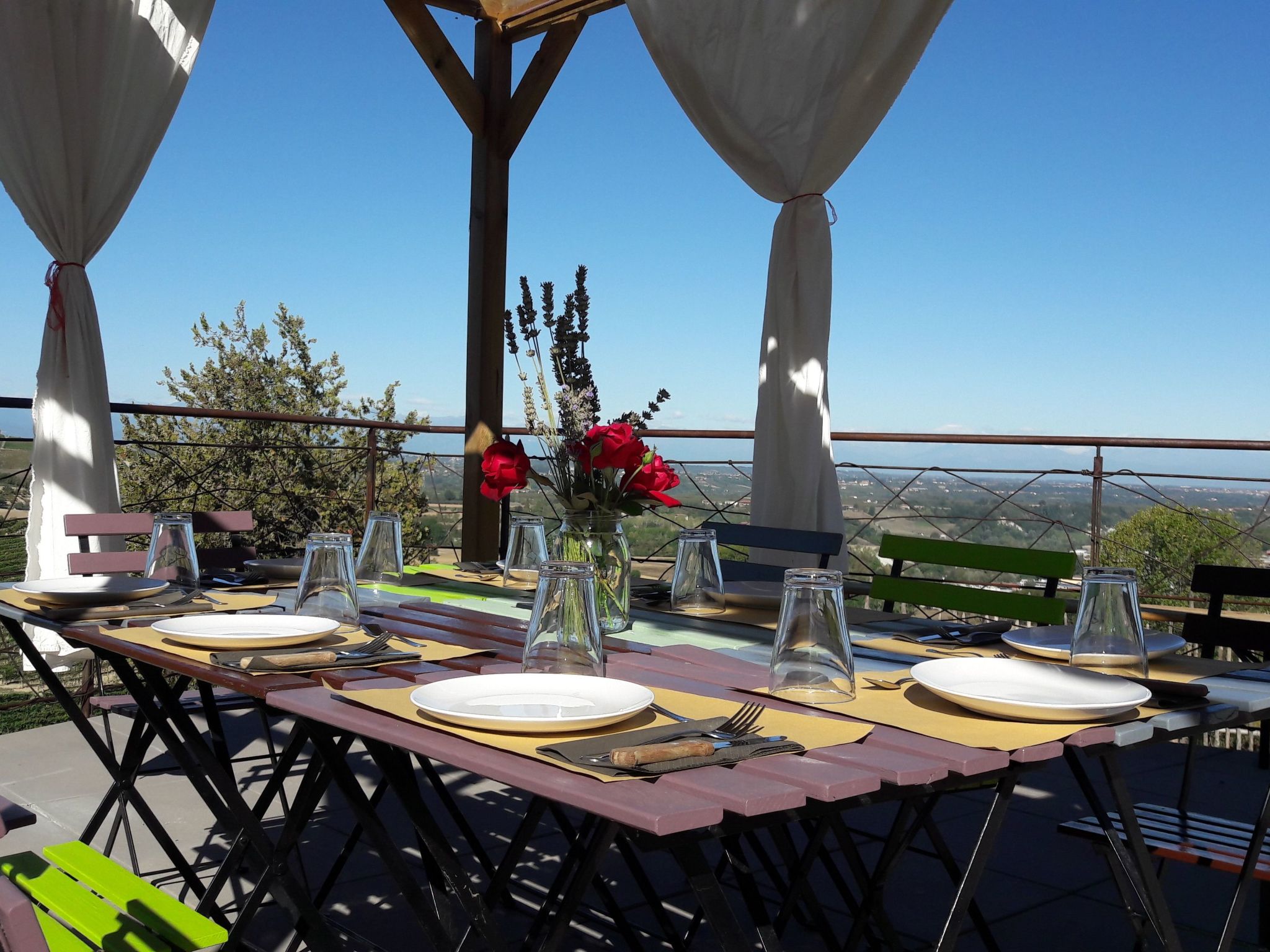 Miniloft-Siedlung mit Schwimmbad-Image-tags.info