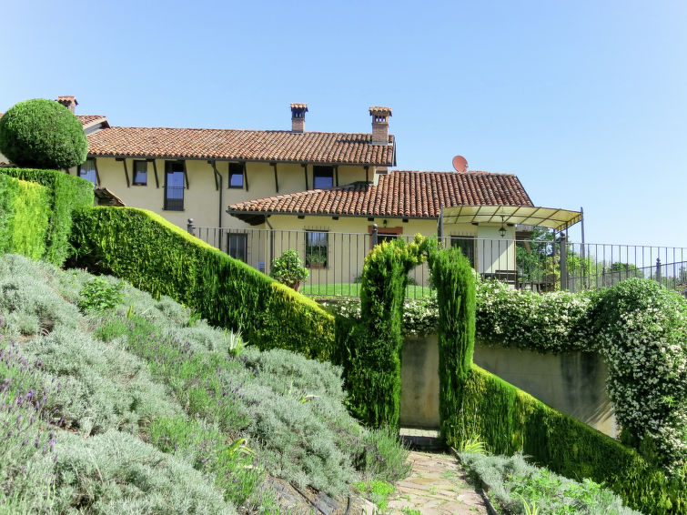 Search and Stay destination Provincia di Cuneo, Piemonte - Italy from AU$ 315. General Massena (NAZ110)