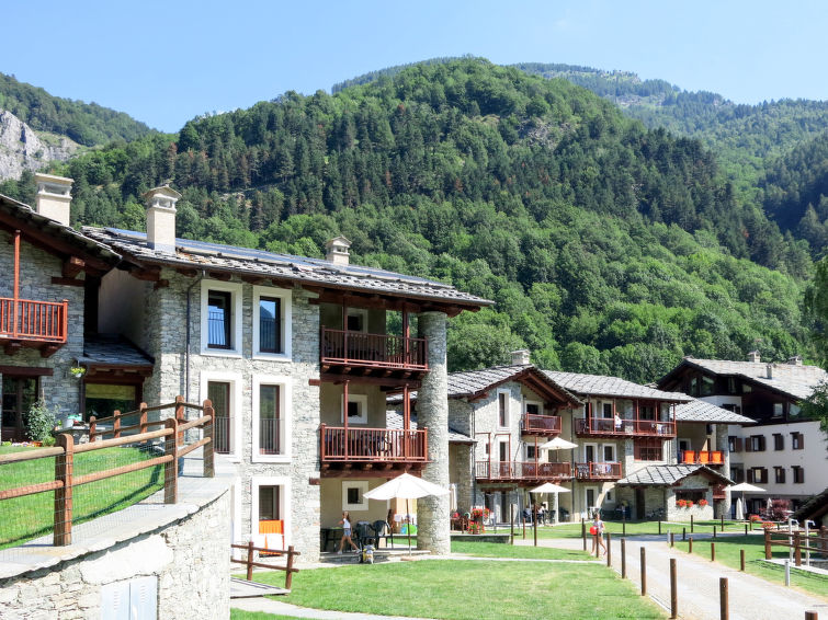 Search and Stay destination Calchesio, Piemonte - Italy from AU$ 206. La Borgata