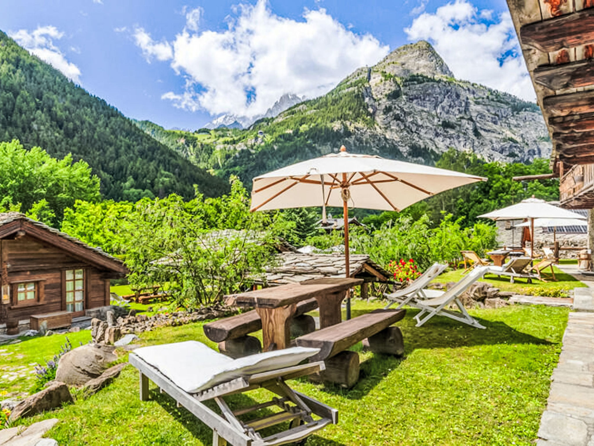 4BR Chalet - Resort Au Coeur Des Ne - Buiten