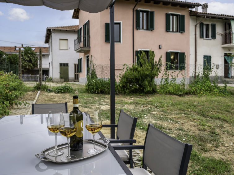 Search and Stay destination Serra, Piemonte - Italy from AU$ 169. Vallegra