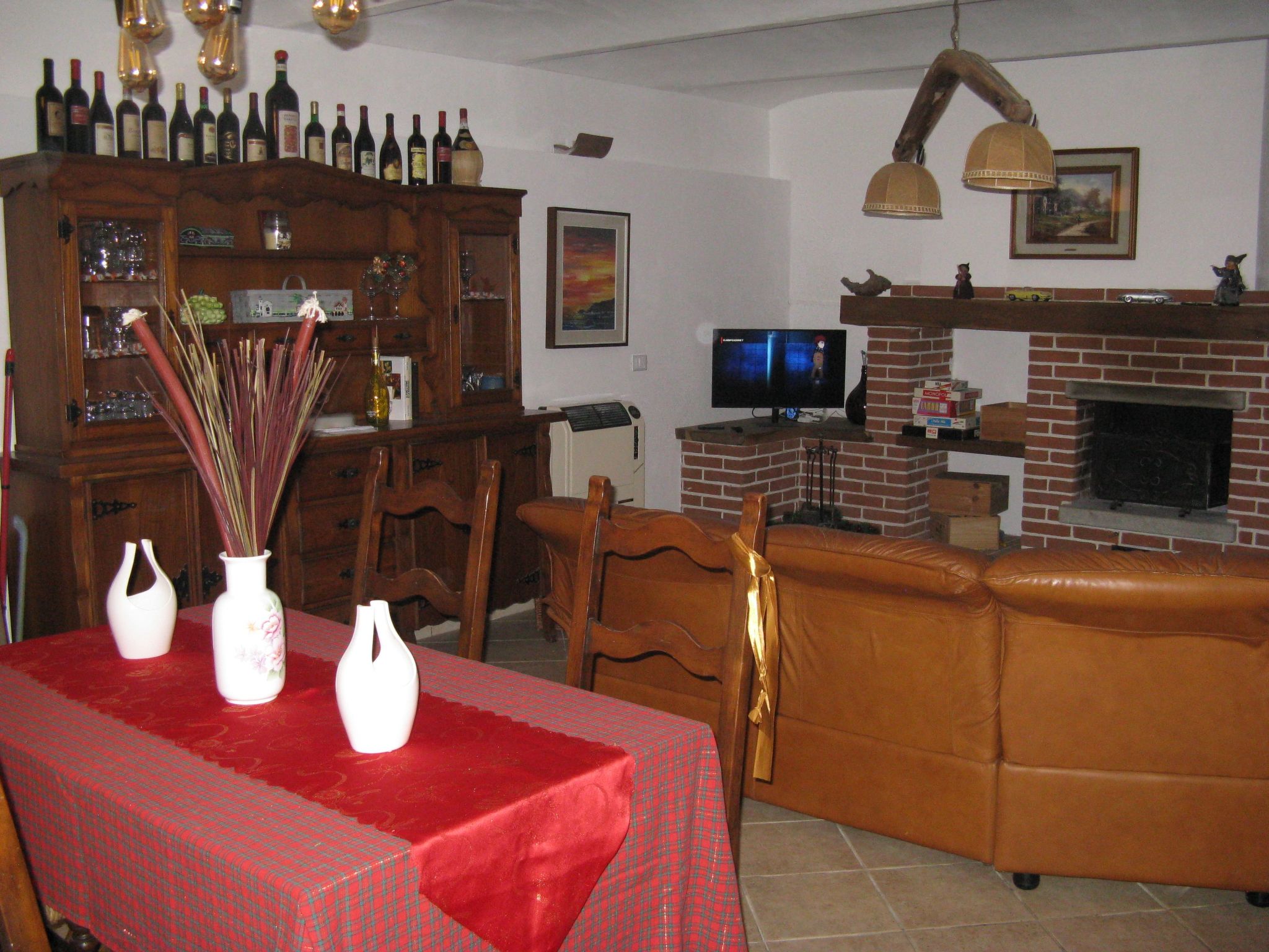 Typisches Bauernhaus mit holzbefeuertem Kamin-Inside