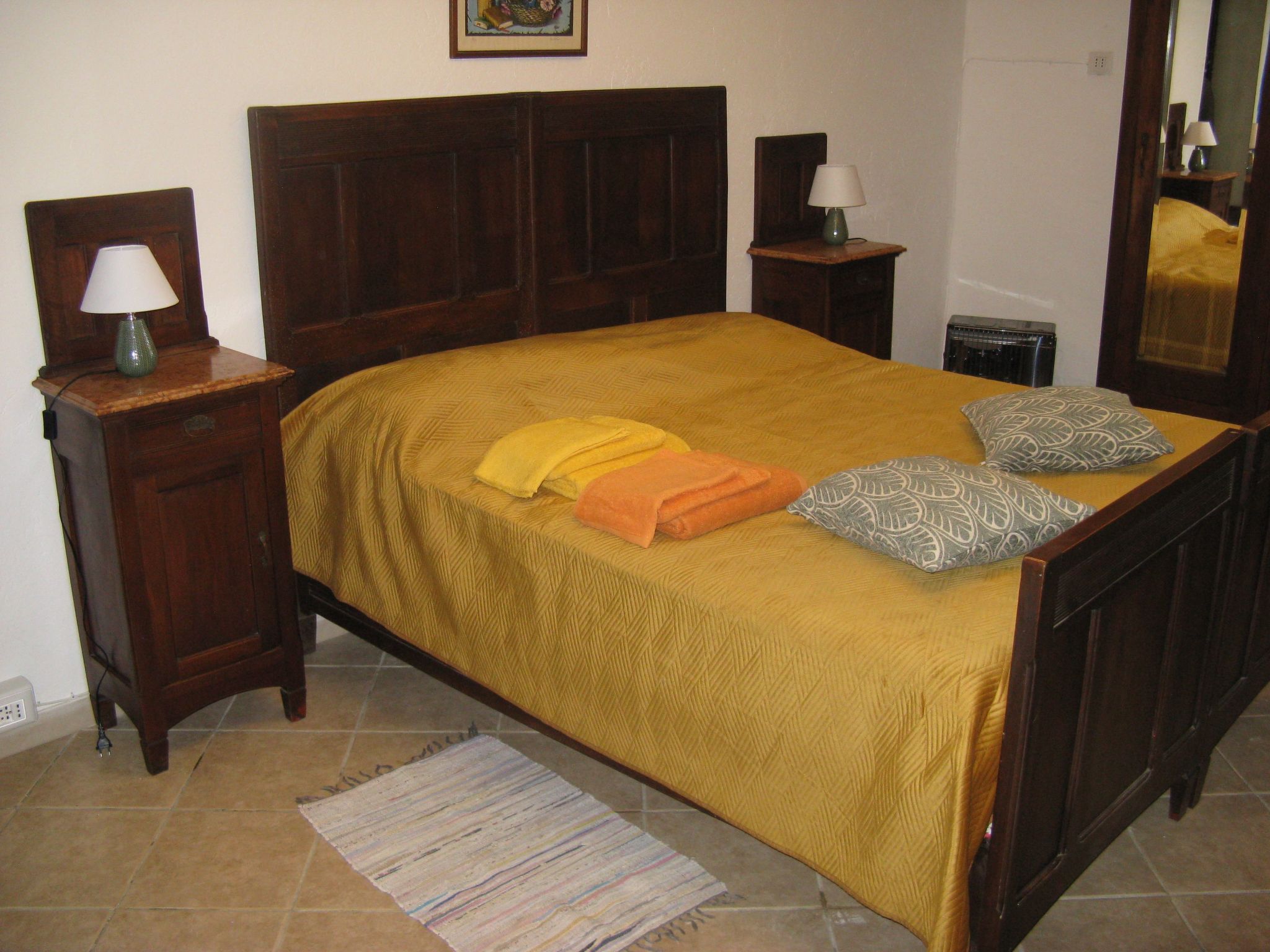 Typisches Bauernhaus mit holzbefeuertem Kamin-Inside