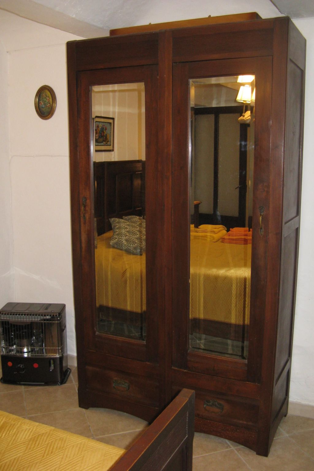 Typisches Bauernhaus mit holzbefeuertem Kamin-Inside