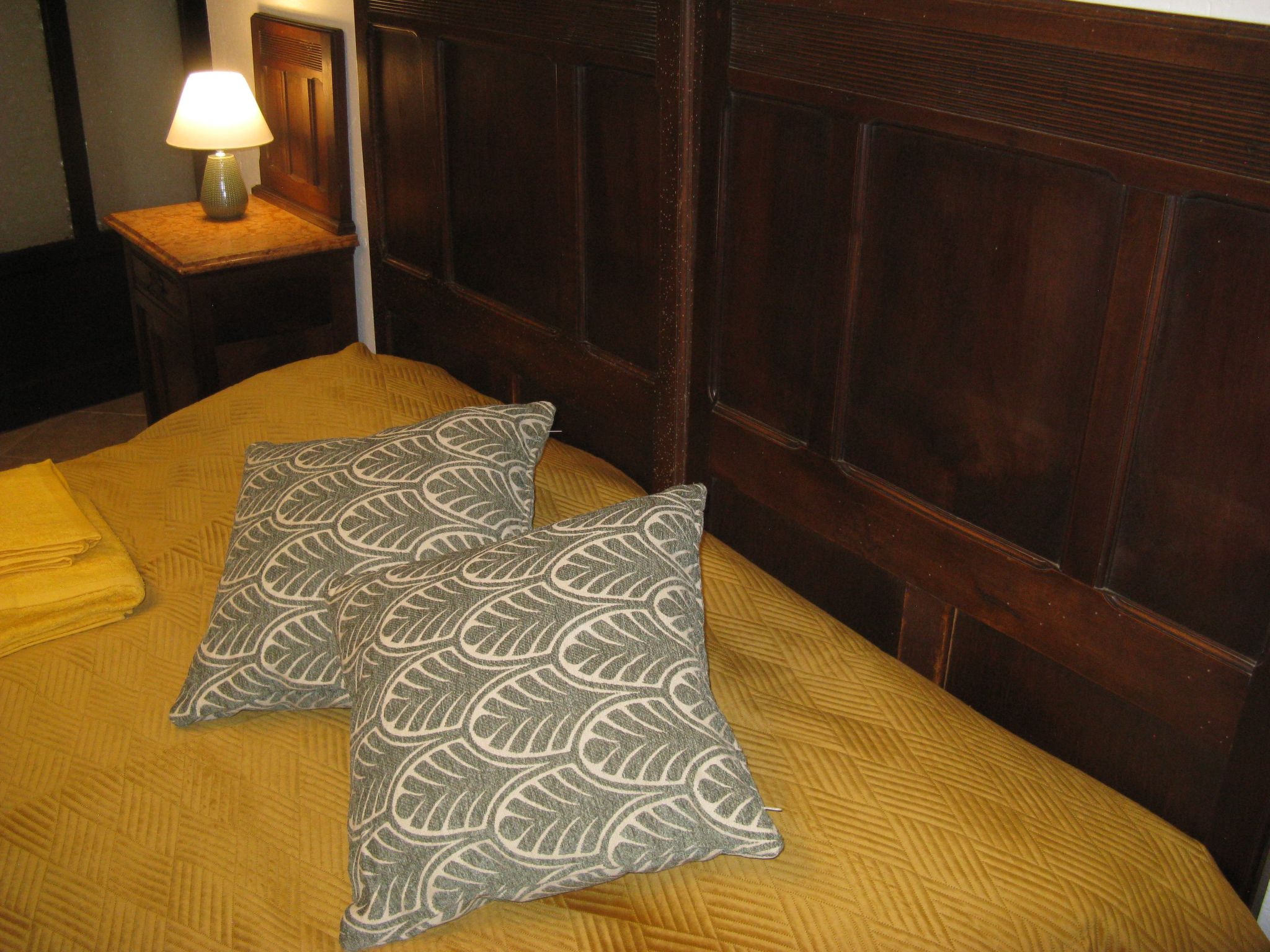 Typisches Bauernhaus mit holzbefeuertem Kamin-Inside