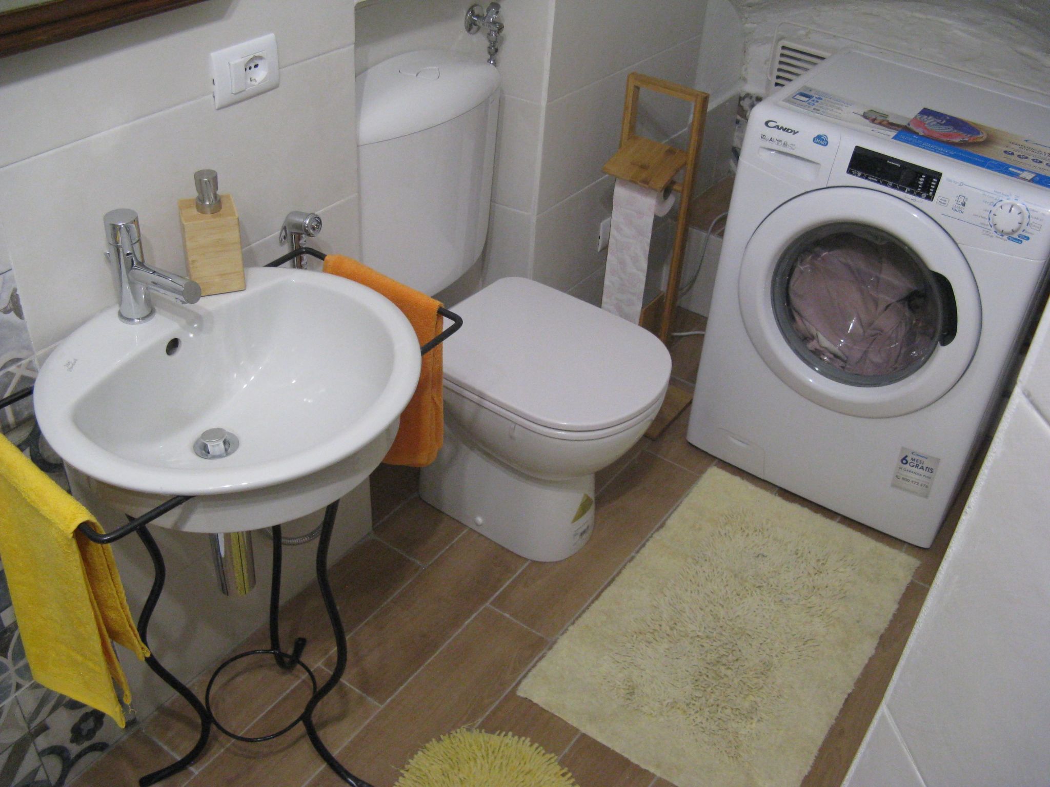 Typisches Bauernhaus mit holzbefeuertem Kamin-Inside