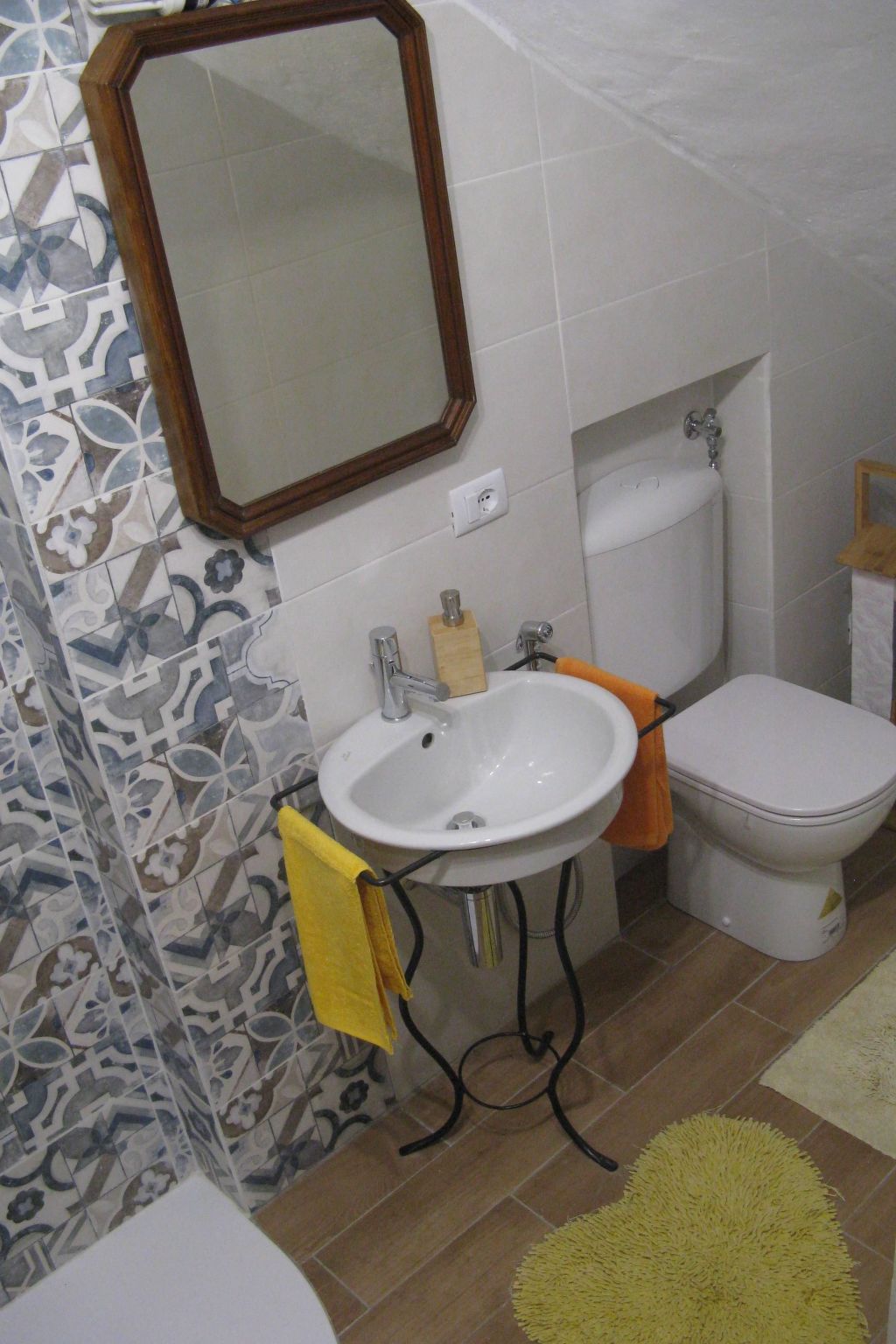 Typisches Bauernhaus mit holzbefeuertem Kamin-Inside