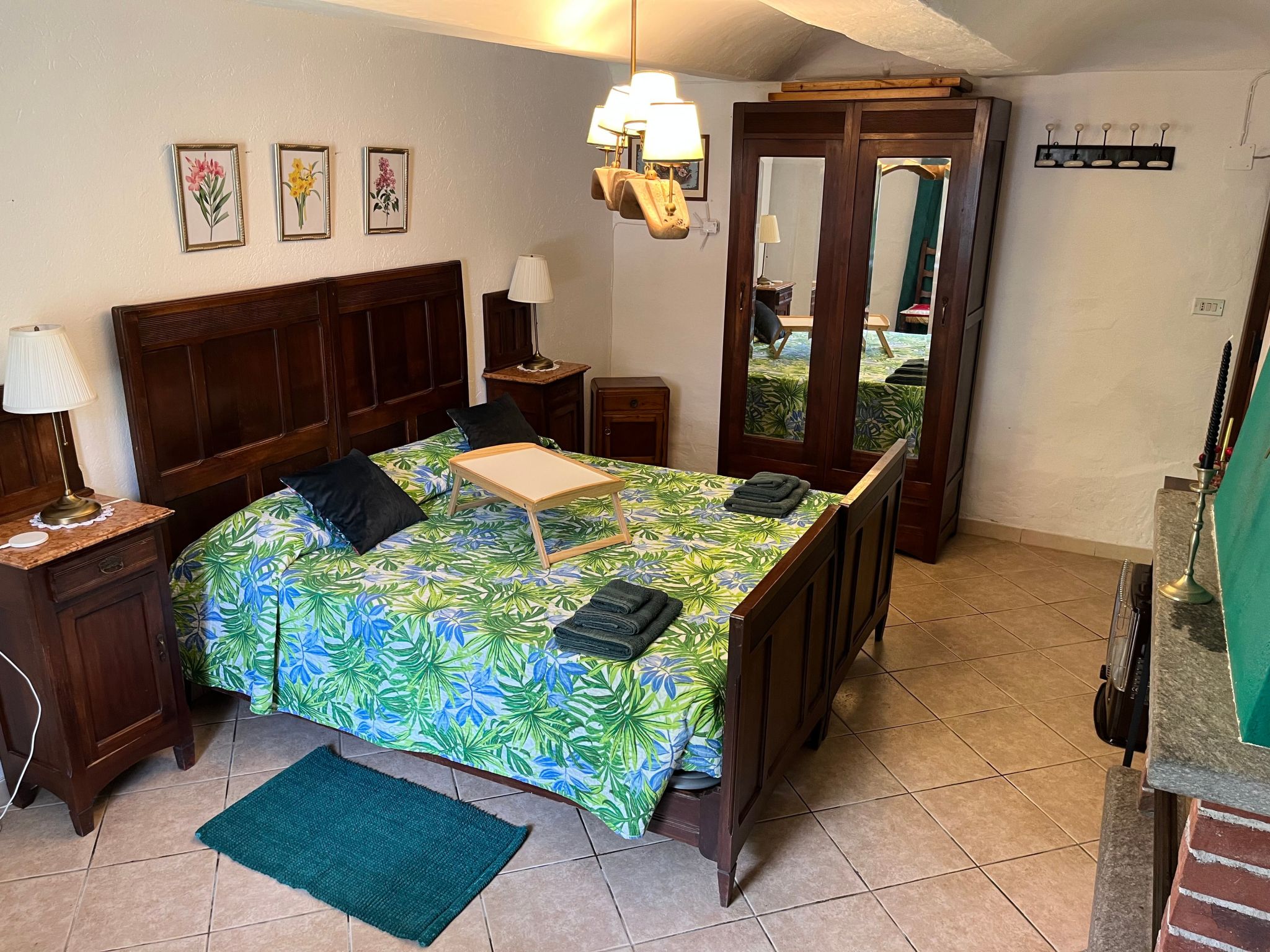 Typisches Bauernhaus mit holzbefeuertem Kamin-Inside