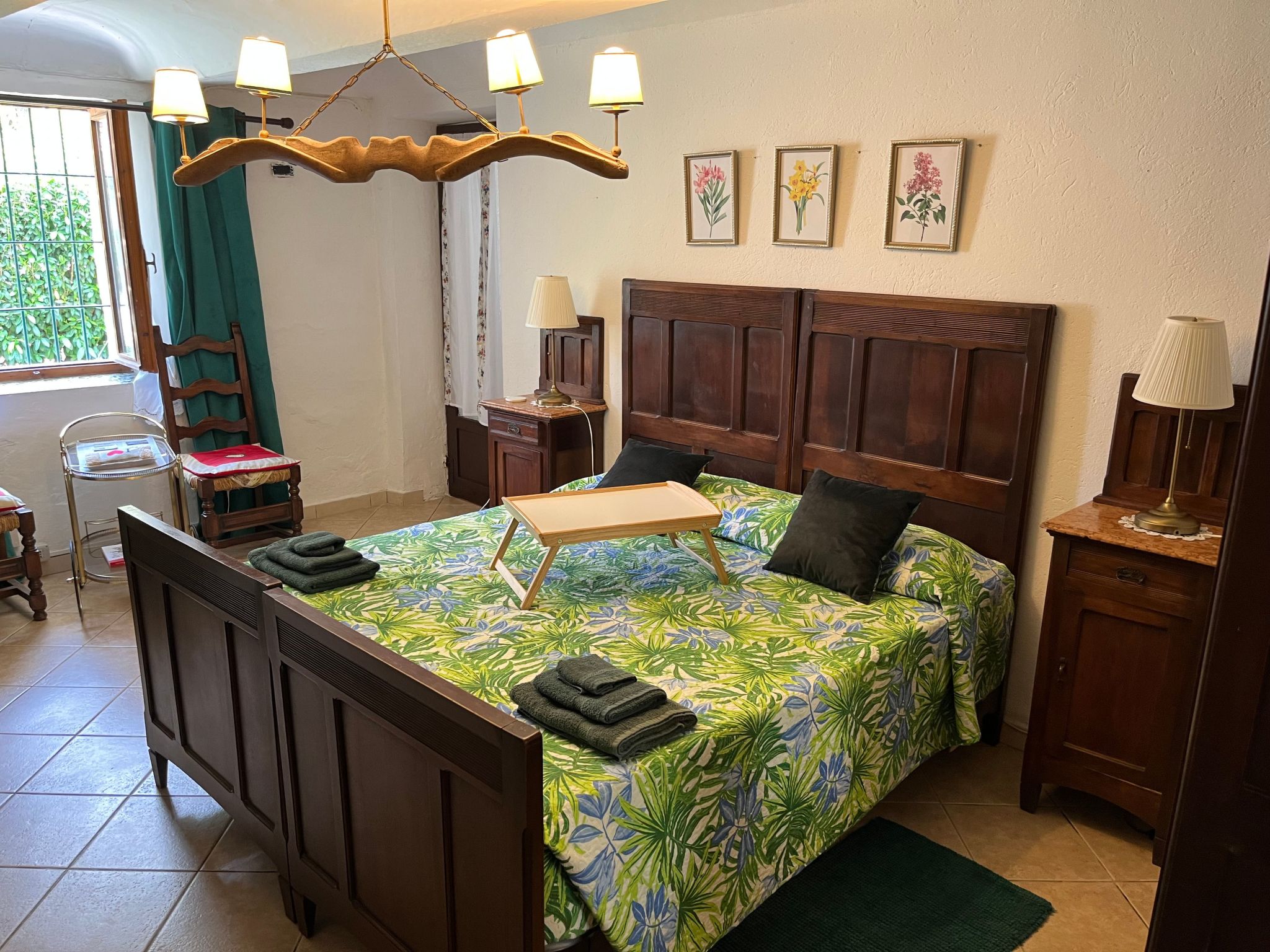 Typisches Bauernhaus mit holzbefeuertem Kamin-Inside