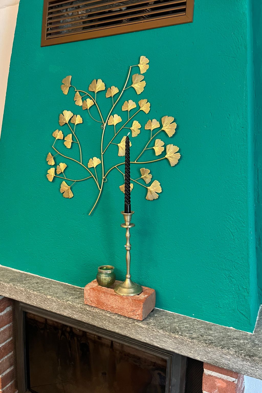 Typisches Bauernhaus mit holzbefeuertem Kamin-Inside