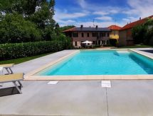 in Azzano D'asti mit Kleiner Terrasse