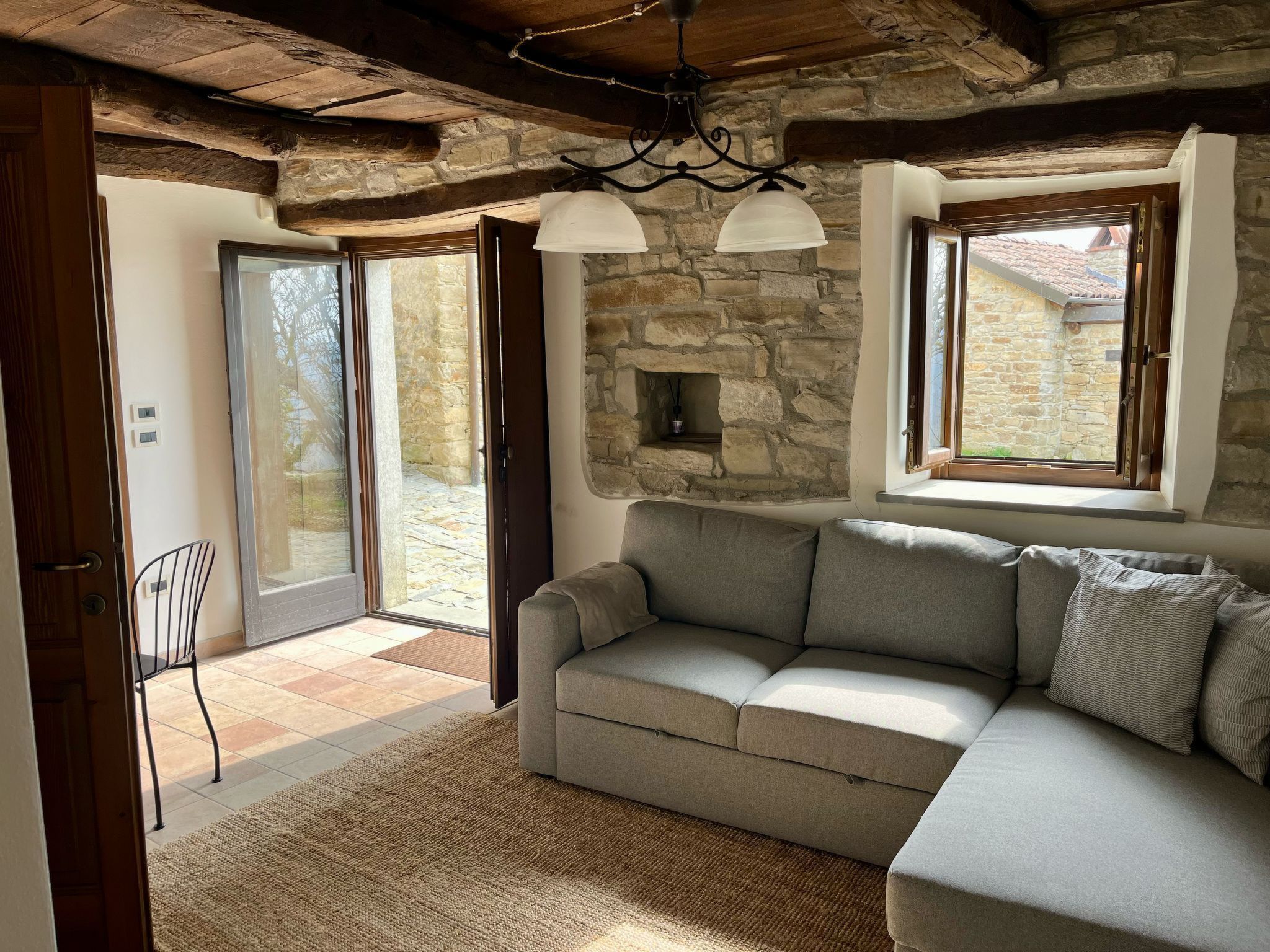 Cascina Bricco 'Ein Balkon in den Alpen-Drinnen