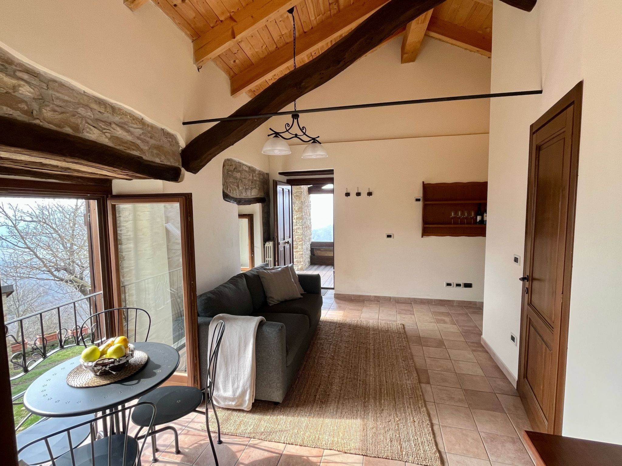 Cascina Bricco 'Ein Balkon in den Alpen-Drinnen