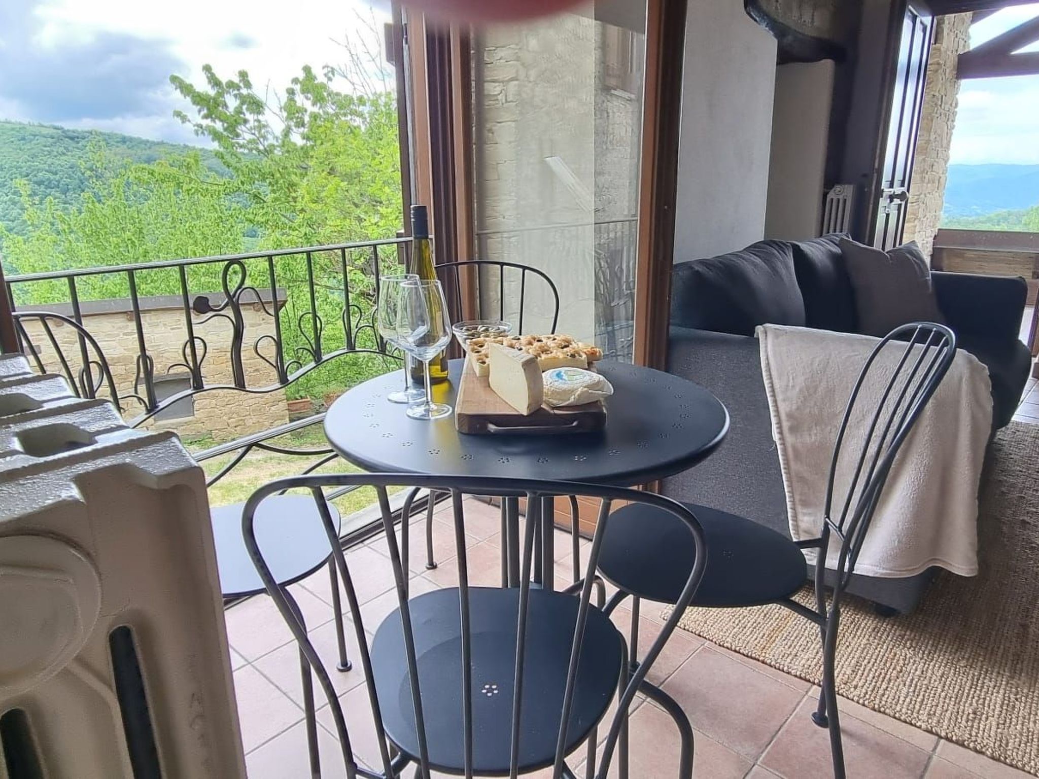 Cascina Bricco 'Ein Balkon in den Alpen-Drinnen