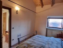 Vrijstaand vakantiehuis met zwembad en uitzicht op de bergen in Piemonte - thumbnail 5