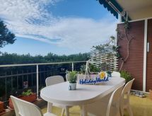 Seaside Heritage Retreat by Holiday World