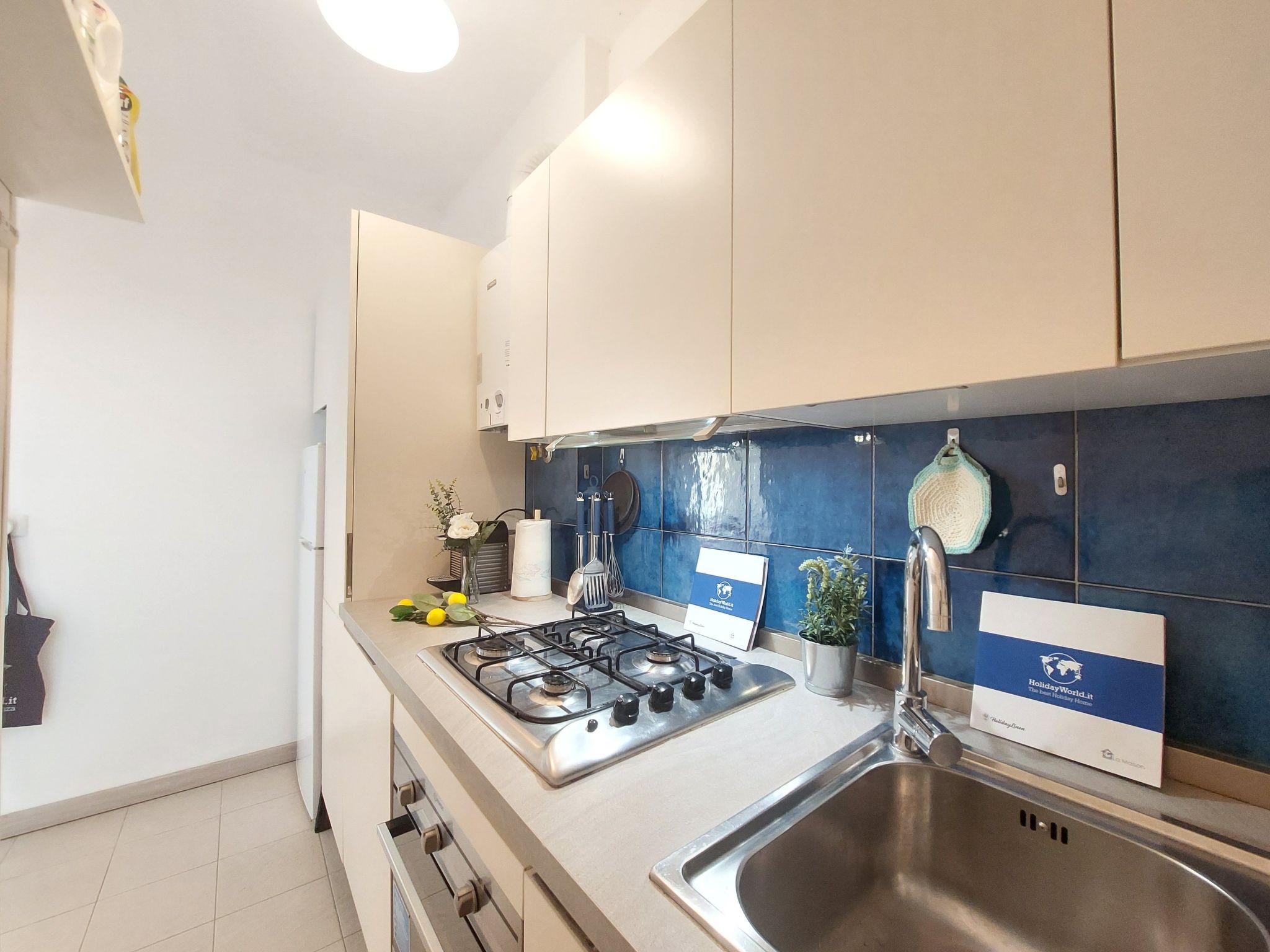 Seaside Heritage Retreat by Holiday World-Binnen