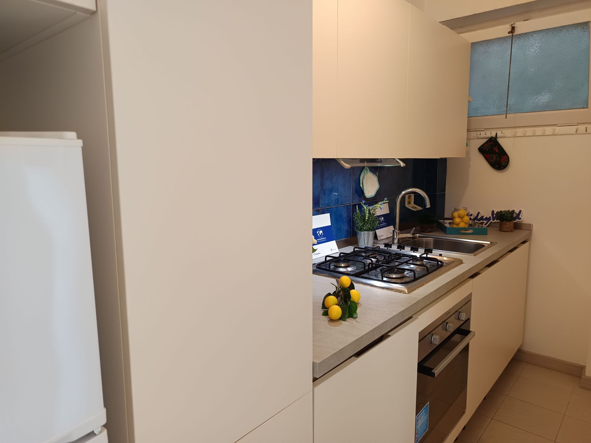 Seaside Heritage Retreat by Holiday World-Binnen