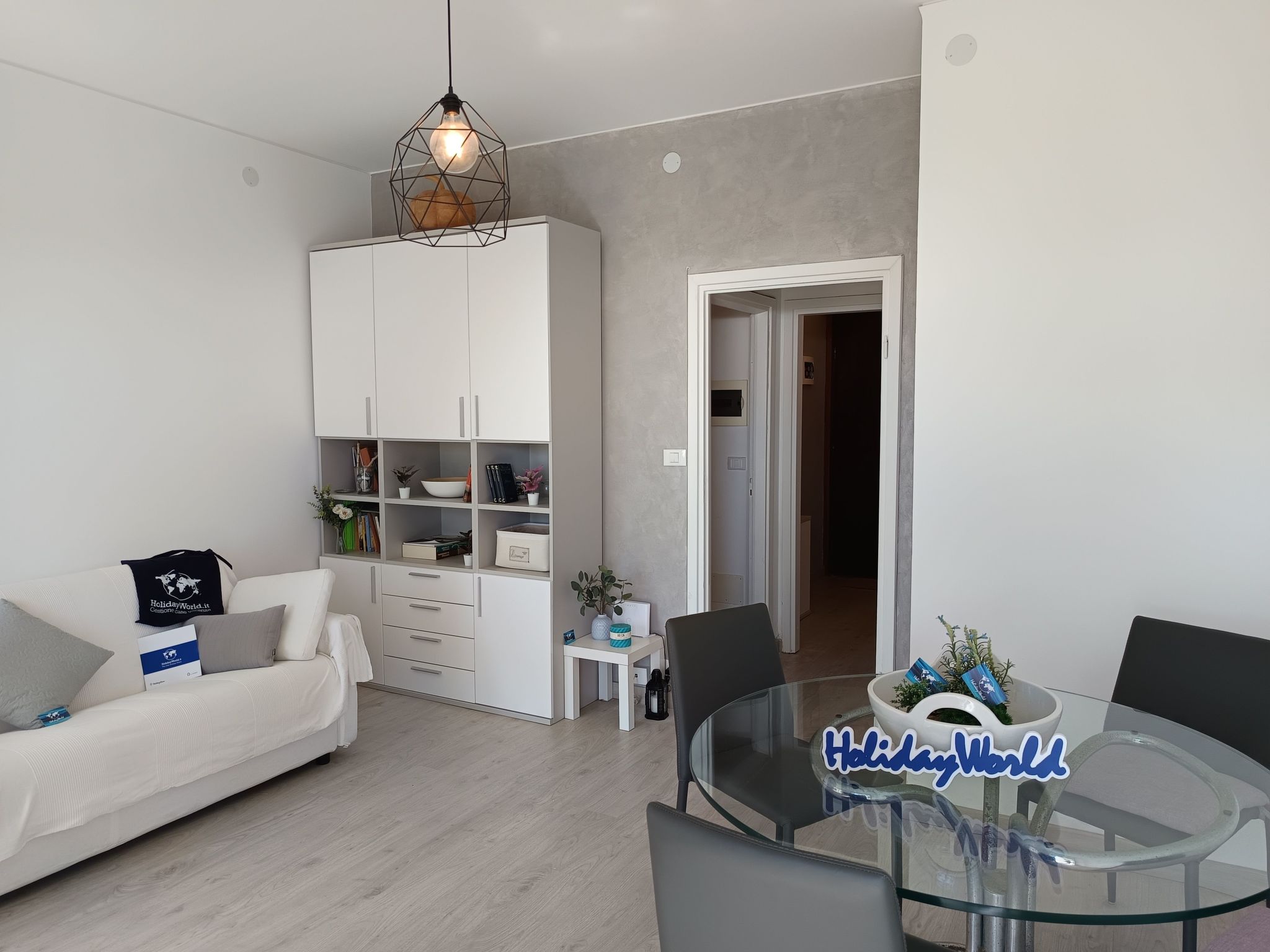 Seaside Heritage Retreat by Holiday World-Binnen