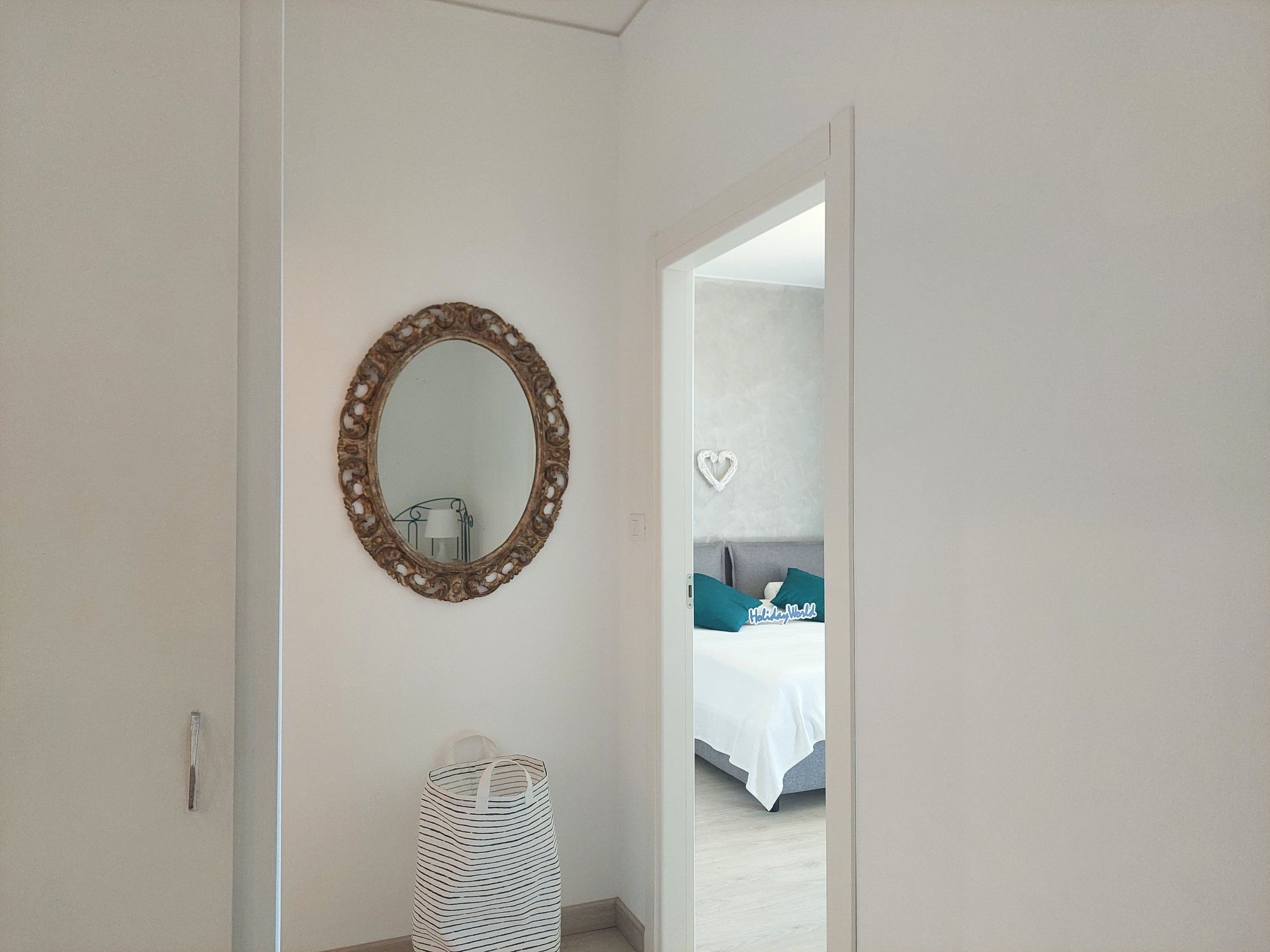 Seaside Heritage Retreat by Holiday World-Binnen