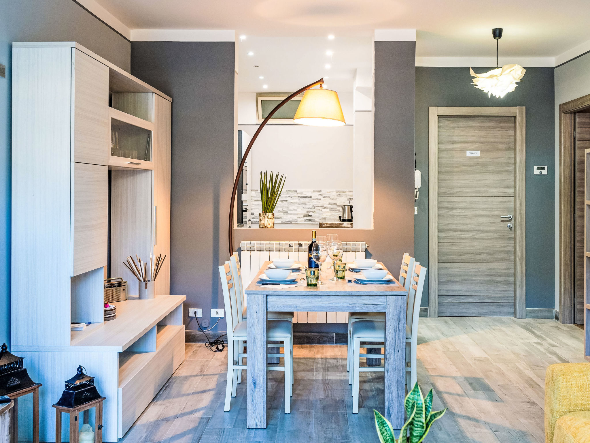 Simone House - Inside