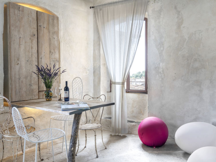 Search and Stay destination Torre Paponi, Liguria - Italy from AU$ 342. Geranio & Rosetta (TOP132)
