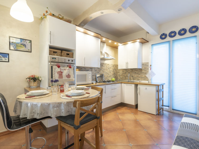 Search and Stay destination Vallecrosia, Liguria - Italy from AU$ 179. Tartaruga